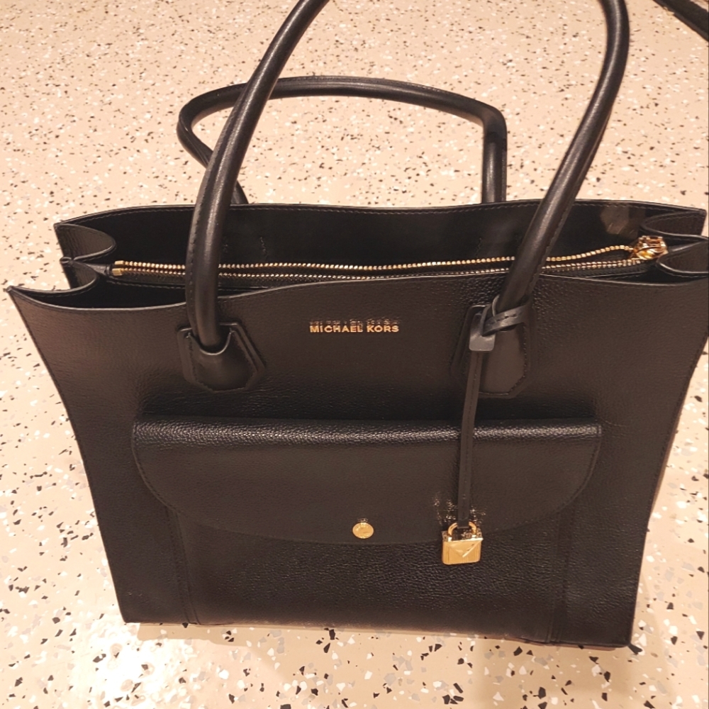 Michael Kors Mercer Extra-Large Pebbled Leather Pocket Tote Bag.